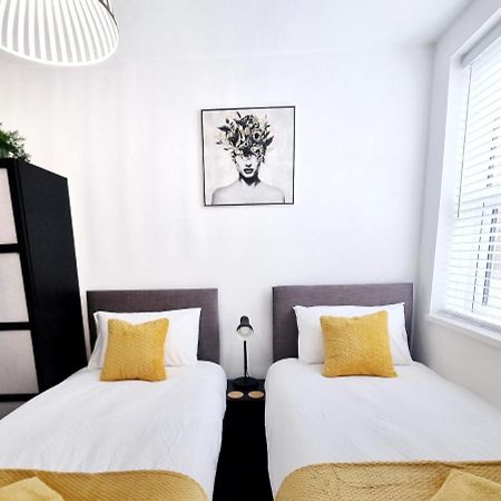 Stylish 2 Bed Apartment With Free Parking, Wifi Colchester Eksteriør billede